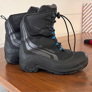 Columbia waterproof snow boots bug kids size 4